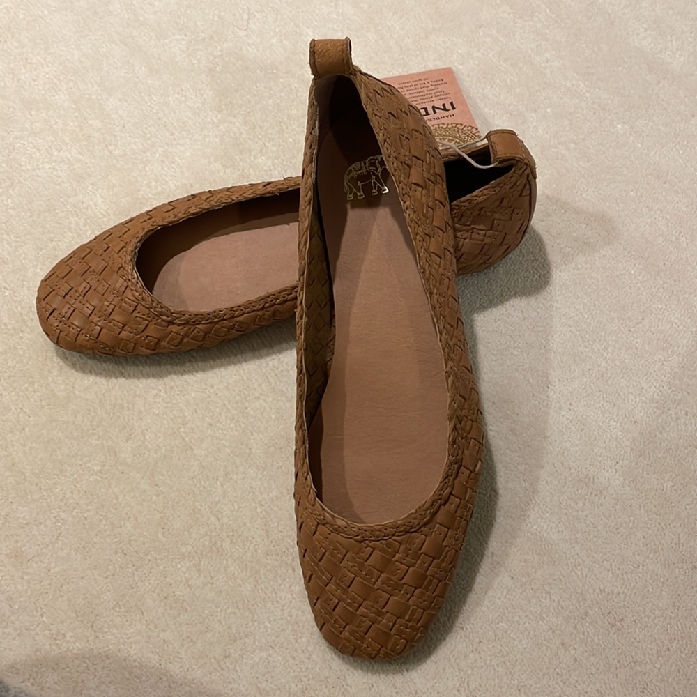 Handcrafted woven tan ballet flats. Size 9 - Picture 2 of 6
